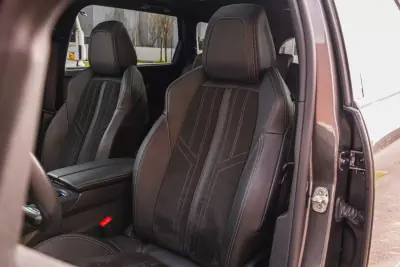 Peugeot 5008 2021 - 24000 EUR, 128300 km - AUTO.MOTO.pt - 128300km - foto 20 de 23