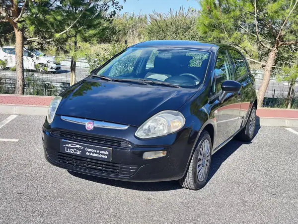 Fiat Punto Evo 2011 - 5780 EUR, 148000 km - AUTO.MOTO.pt - 148000km - foto 2 de 38