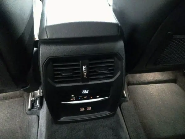 BMW 320 2022 - 25500 EUR, 109000 km - AUTO.MOTO.pt - 109000km - foto 10 de 11