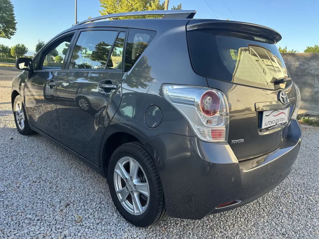 Toyota Verso 2012 - 13750 EUR, 96840 km - 96840km - foto 3 de 14