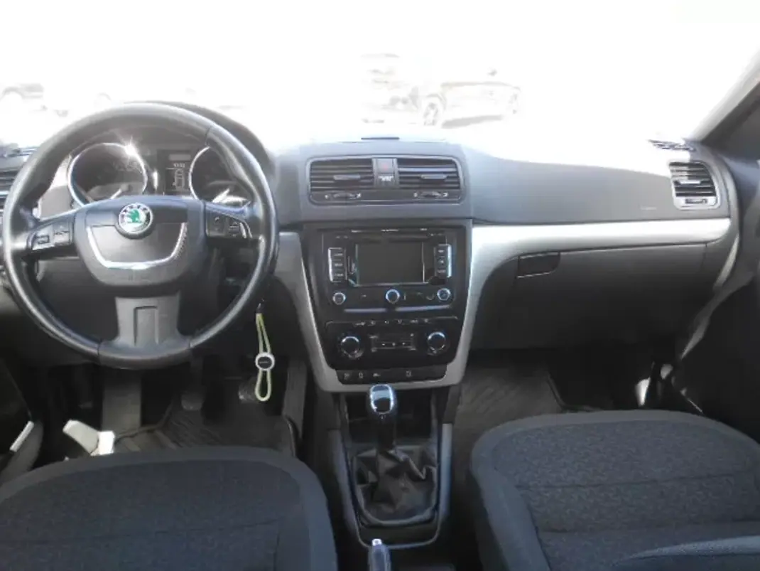 Skoda Yeti 2011 - 8900 EUR, 190307 km - AUTO.MOTO.pt - 190307km - foto 8 de 11