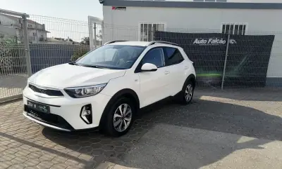Kia Stonic 2022 - 14900 EUR, 71342 km - AUTO.MOTO.pt - 71342km - foto 4 de 20