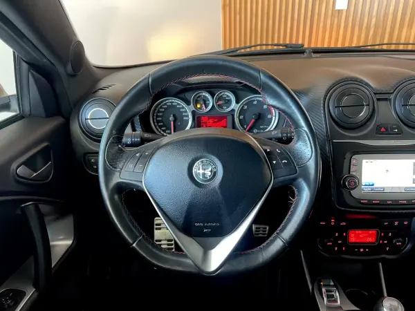 Alfa Romeo MiTo 2016 - 8900 EUR, 137500 km - AUTO.MOTO.pt - 137500km - foto 57 de 96