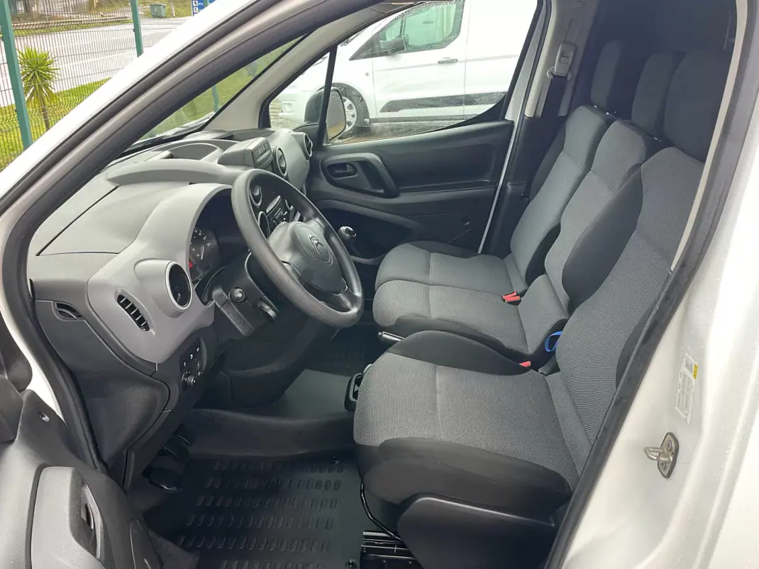 Citroën Berlingo 1.6 HDI IVA Dedutível 2019 - 10900 EUR, 142000 km - AUTO.MOTO.pt - 142000km - foto 17 de 36