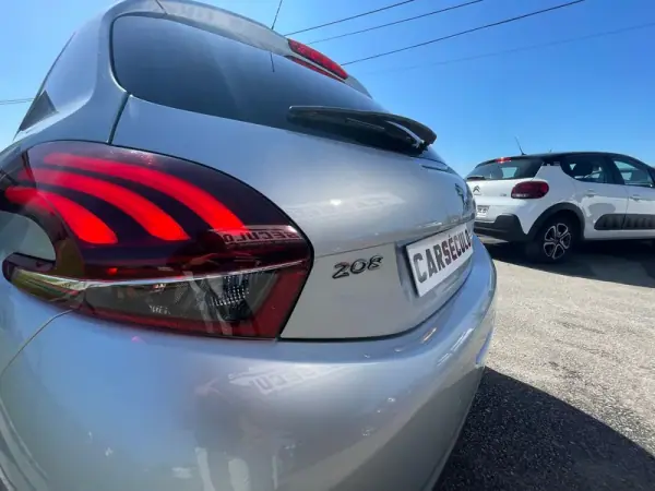 Peugeot 208 2018 - 10250 EUR, 88200 km - AUTO.MOTO.pt - 88200km - foto 12 de 17
