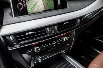 BMW X5 2015 - 27900 EUR, 170106 km - AUTO.MOTO.pt - 170106km - foto 24 de 44