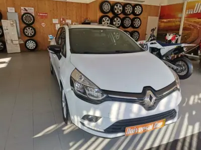 Renault Clio Sport Tourer 2018 - 13700 EUR, 143000 km - AUTO.MOTO.pt - 143000km - foto 2 de 18