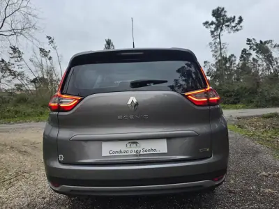 Renault Grand Scénic 2017 - 12750 EUR, 320000 km - AUTO.MOTO.pt - 320000km - foto 19 de 40