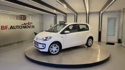 Volkswagen Cross Up! 2013 - 7750 EUR, 154338 km - AUTO.MOTO.pt - 154338km - foto 2 de 47