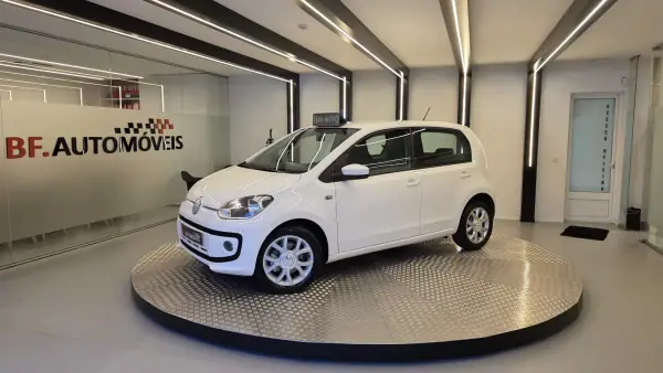 Volkswagen Cross Up! 2013 - 7750 EUR, 154338 km - AUTO.MOTO.pt - 154338km - foto 2 de 47