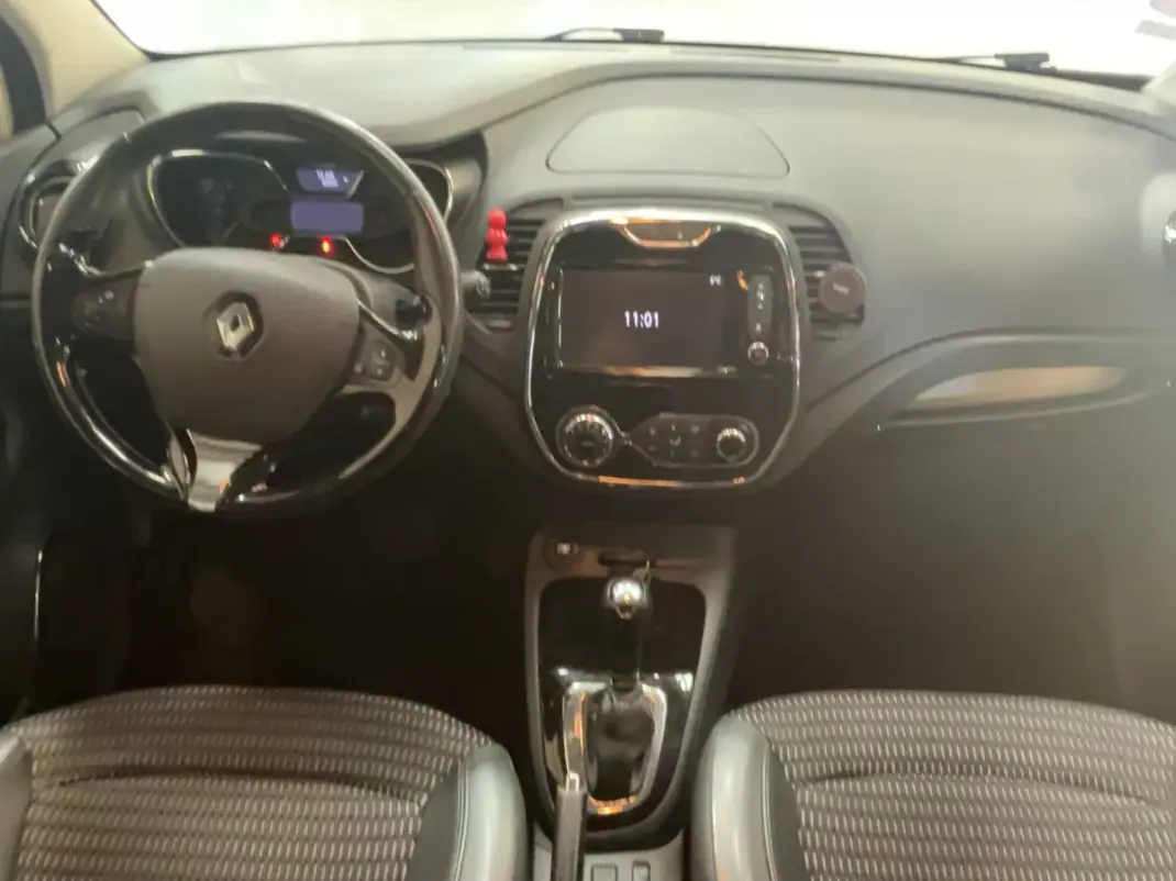 Renault Captur 2015 - 11995 EUR, 73170 km - AUTO.MOTO.pt - 73170km - foto 3 de 8