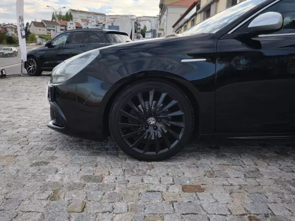 Alfa Romeo Giulietta 2011 - 8490 EUR, 155565 km - AUTO.MOTO.pt - 155565km - foto 7 de 19