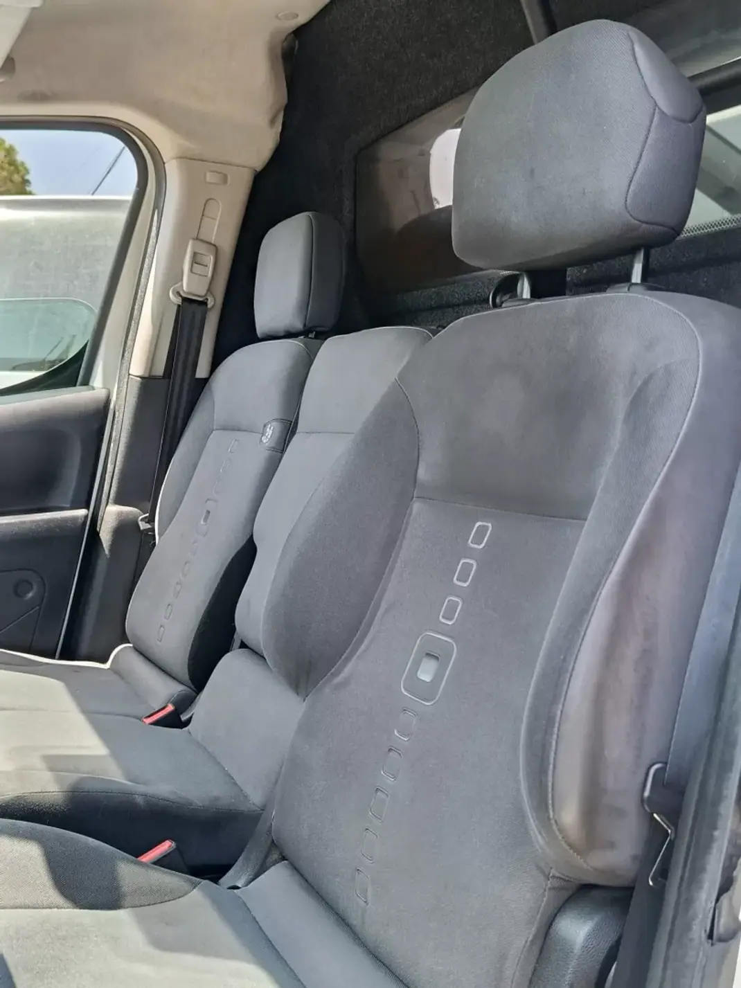 Citroën Berlingo 2016 - 8565 EUR, 155000 km - AUTO.MOTO.pt - 155000km - foto 3 de 5