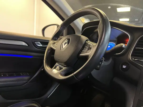 Renault Mégane 2016 - 11990 EUR, 140000 km - AUTO.MOTO.pt - 140000km - foto 20 de 41