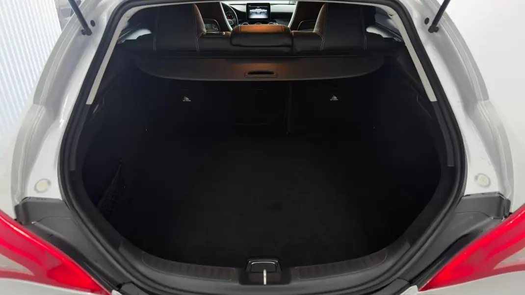 Mercedes-Benz CLA 180 2016 - 16990 EUR, 142457 km - 142457km - foto 12 de 26