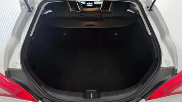 Mercedes-Benz CLA 180 2016 - 16990 EUR, 142457 km - AUTO.MOTO.pt - 142457km - foto 12 de 26