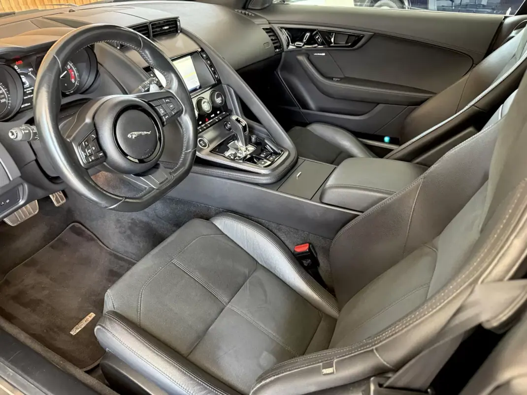 Jaguar F-Type 2018 - 46000 EUR, 64300 km - AUTO.MOTO.pt - 64300km - foto 83 de 135