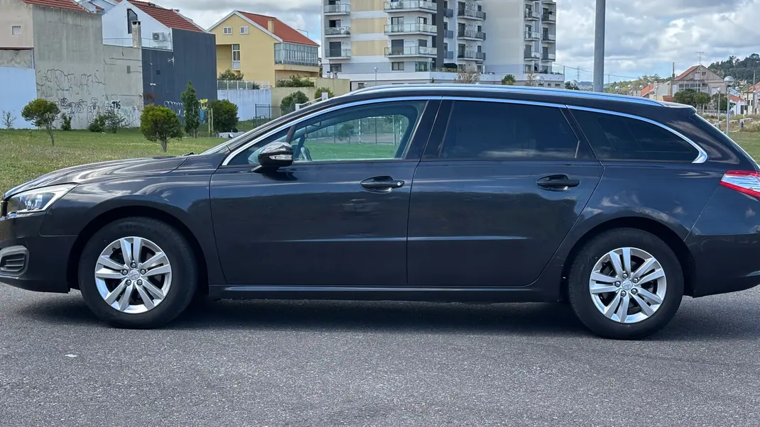 Peugeot 508 SW 2017 - 7500 EUR, 200000 km - AUTO.MOTO.pt - 200000km - foto 6 de 15