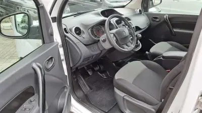 Renault TRAFIC L2H1 125CV 2019 - 19900 EUR, 106110 km - AUTO.MOTO.pt - 106110km - foto 10 de 24