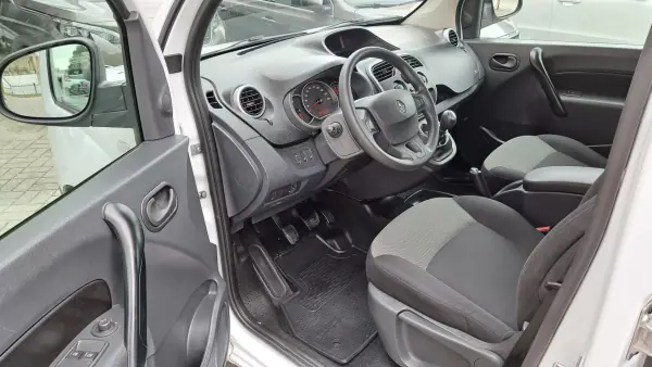 Renault TRAFIC L2H1 125CV 2019 - 19900 EUR, 106110 km - AUTO.MOTO.pt - 106110km - foto 10 de 24