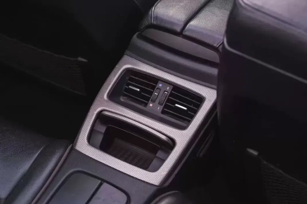 BMW 320 2016 - 18900 EUR, 230000 km - AUTO.MOTO.pt - 230000km - foto 25 de 28