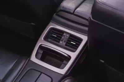 BMW 320 2016 - 18900 EUR, 230000 km - AUTO.MOTO.pt - 230000km - foto 25 de 28