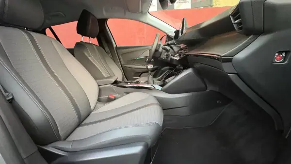 Peugeot 208 2023 - 14900 EUR, 13500 km - AUTO.MOTO.pt - 13500km - foto 11 de 12