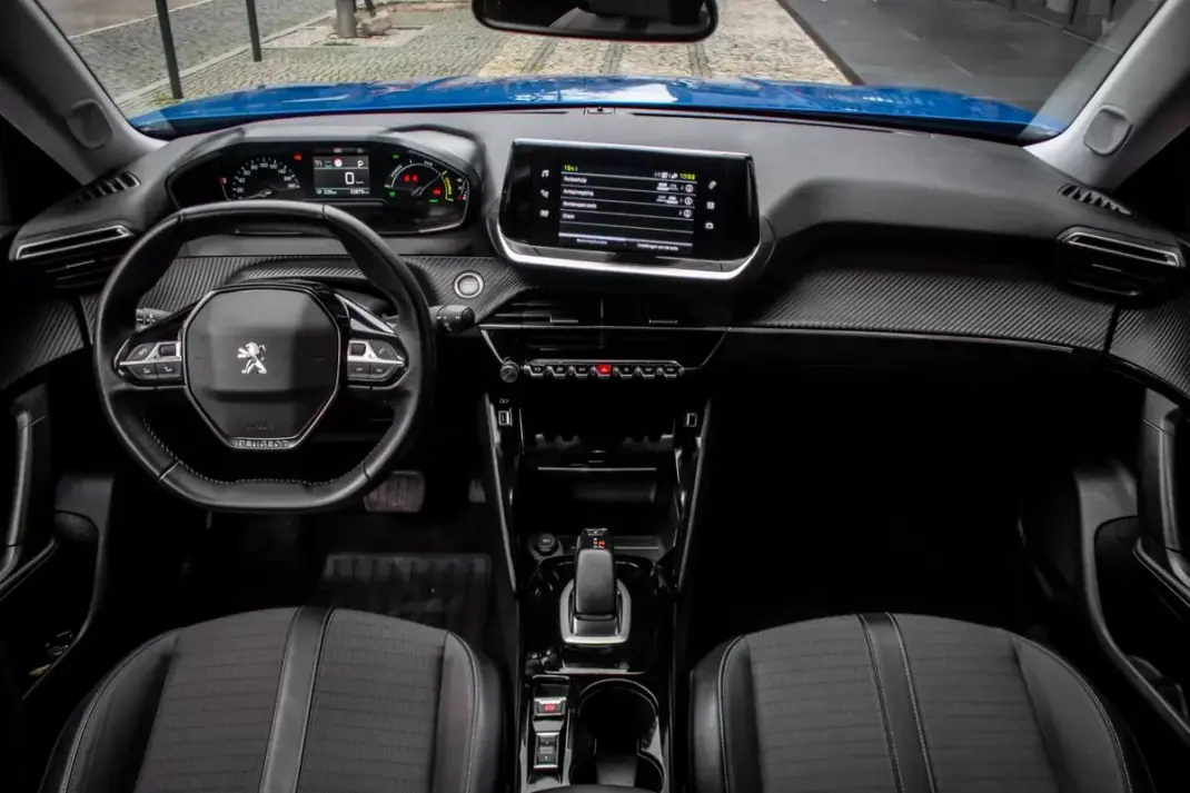 Peugeot e-2008 2021 - 20850 EUR, 60050 km - AUTO.MOTO.pt - 60050km - foto 37 de 44