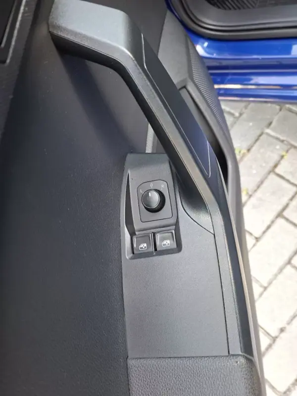 SEAT Ibiza 2018 - 11350 EUR, 103500 km - AUTO.MOTO.pt - 103500km - foto 19 de 30