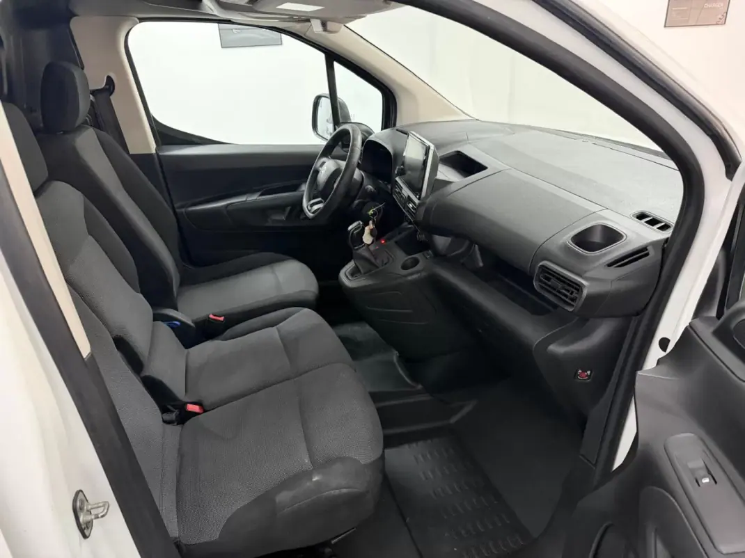 Citroën BERLINGO VAN XL 1.5 BLUE HDI 3 LUGARES 2019 - 12990 EUR, 143000 km - AUTO.MOTO.pt - 143000km - foto 20 de 25