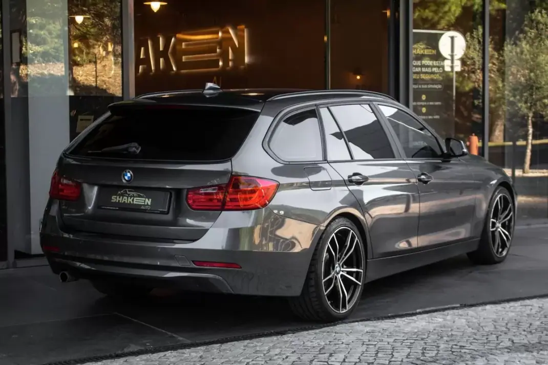 BMW 320 2014 - 11890 EUR, 285600 km - 285600km - foto 4 de 38