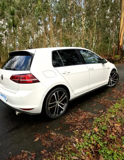 Volkswagen Golf 2015 - 18990 EUR, 167000 km - AUTO.MOTO.pt - 167000km - foto 14 de 30