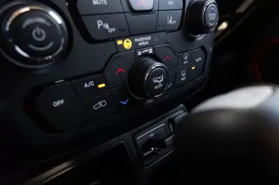 Jeep Renegade 2020 - 27500 EUR, 24000 km - AUTO.MOTO.pt - 24000km - foto 30 de 42
