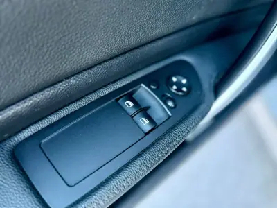 BMW 120 2009 - 11900 EUR, 205000 km - AUTO.MOTO.pt - 205000km - foto 22 de 23