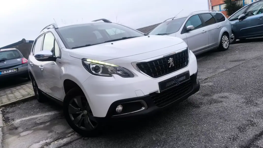 Peugeot 2008 2017 - 10900 EUR, 145000 km - AUTO.MOTO.pt - 145000km - foto 15 de 16