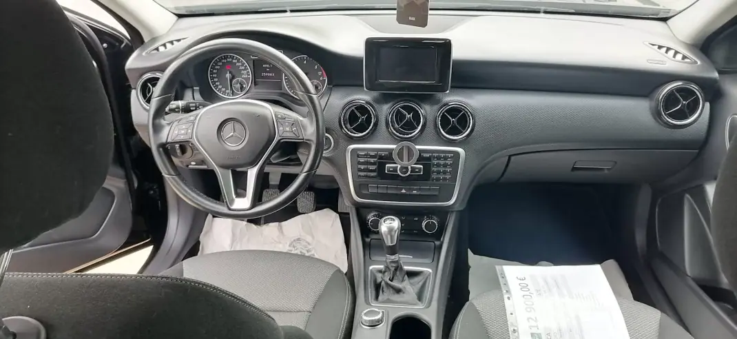 Mercedes-Benz A 180 2014 - 12900 EUR, 259620 km - AUTO.MOTO.pt - 259620km - foto 2 de 7