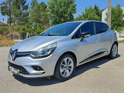 Renault Clio 2017 - 11950 EUR, 74687 km - AUTO.MOTO.pt - 74687km - foto 5 de 43