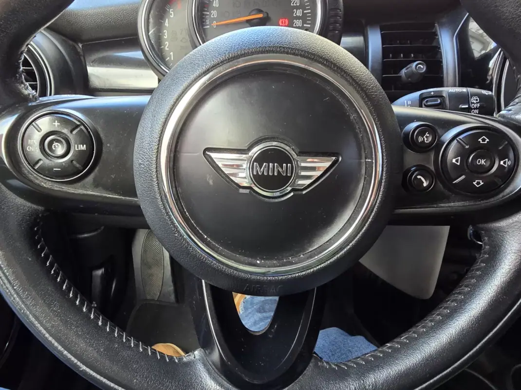 MINI Cooper 2017 - 14999 EUR, 166333 km - AUTO.MOTO.pt - 166333km - foto 16 de 24