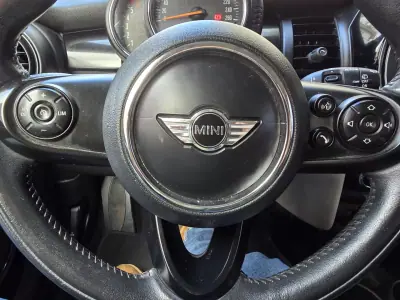 MINI Cooper 2017 - 14999 EUR, 166333 km - AUTO.MOTO.pt - 166333km - foto 16 de 24