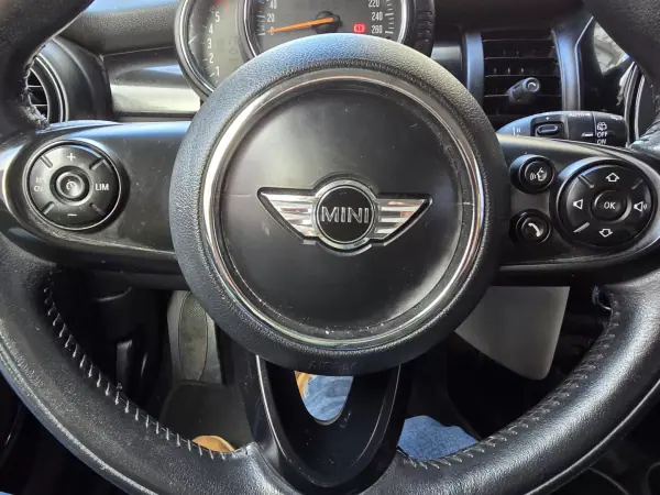 MINI Cooper 2017 - 14999 EUR, 166333 km - AUTO.MOTO.pt - 166333km - foto 16 de 24