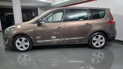 Renault Grand Scénic 2012 - 9990 EUR, 188000 km - AUTO.MOTO.pt - 188000km - foto 2 de 26