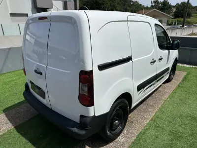 Peugeot PARTNER 1.6 HDI L2 2015 - 6500 EUR, 120000 km - AUTO.MOTO.pt - 120000km - foto 11 de 52
