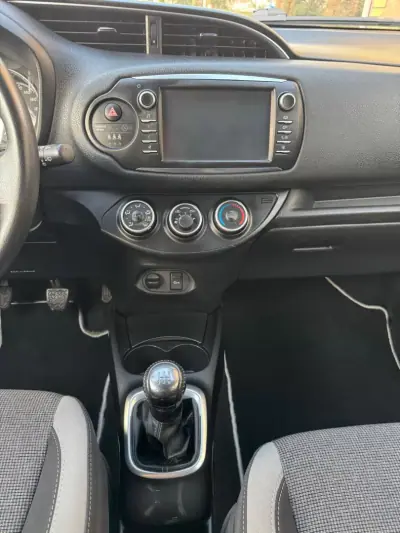 Toyota Yaris 2019 - 13490 EUR, 122240 km - AUTO.MOTO.pt - 122240km - foto 10 de 14