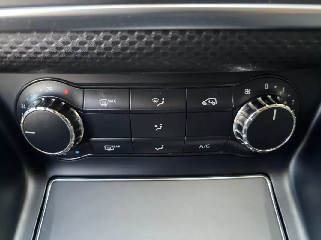 Mercedes-Benz A 180 2016 - 15990 EUR, 163000 km - AUTO.MOTO.pt - 163000km - foto 31 de 31