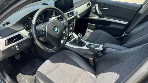 BMW 316 2010 - 7950 EUR, 250000 km - AUTO.MOTO.pt - 250000km - foto 18 de 20