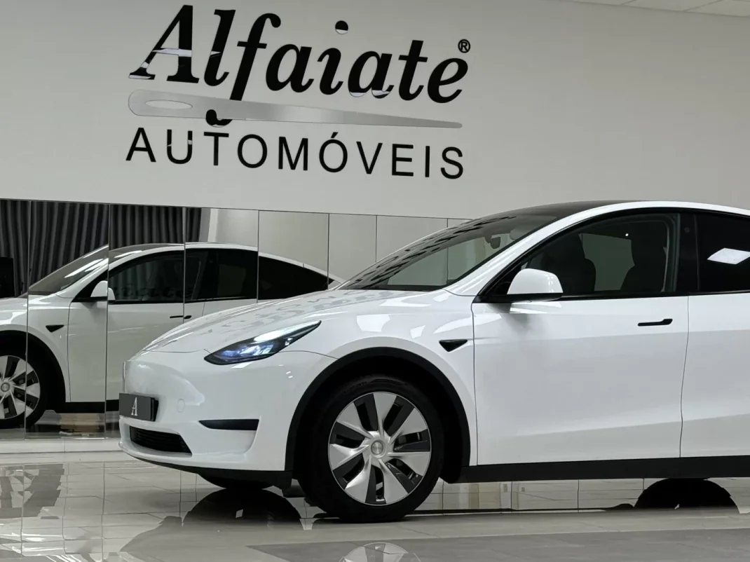 Tesla Model Y 2022 - 34890 EUR, 49800 km - AUTO.MOTO.pt - 49800km - foto 3 de 32
