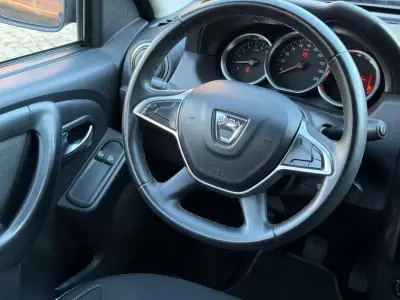 Dacia Duster 2018 - 12900 EUR, 131000 km - AUTO.MOTO.pt - 131000km - foto 17 de 31