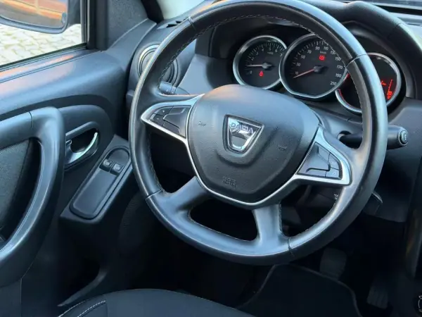 Dacia Duster 2018 - 12900 EUR, 131000 km - AUTO.MOTO.pt - 131000km - foto 17 de 31