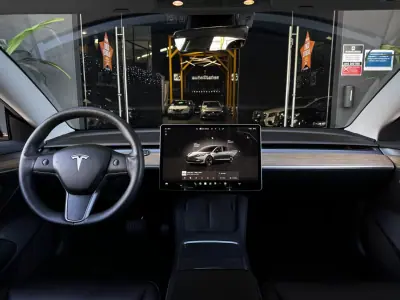 Tesla Model 3 2022 - 29990 EUR, 125900 km - AUTO.MOTO.pt - 125900km - foto 17 de 31