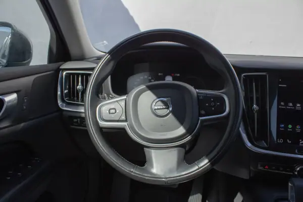 Volvo V60 2022 - 25500 EUR, 123000 km - AUTO.MOTO.pt - 123000km - foto 56 de 63